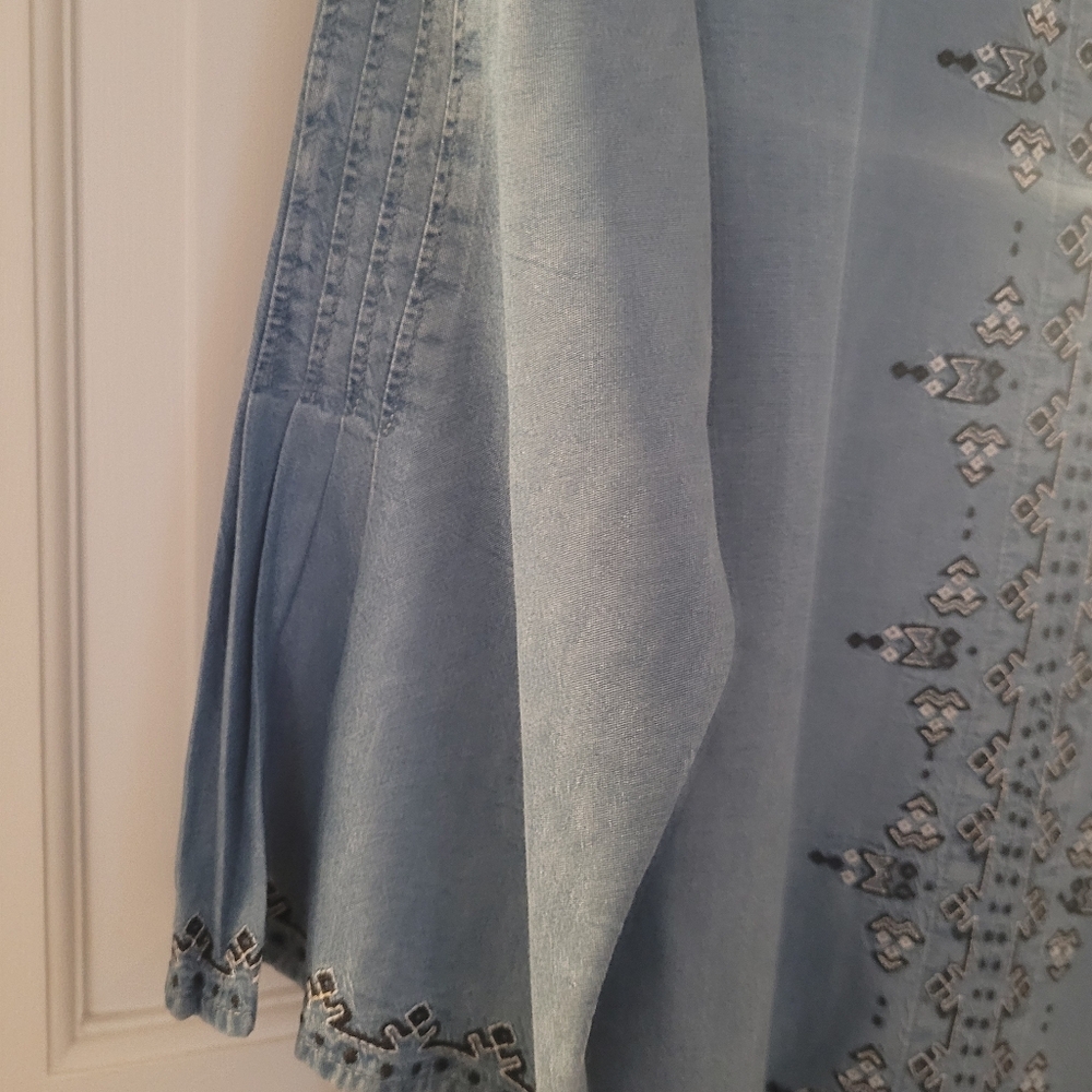 J Jill Embroidered denim Blue Women's Top - Picture 3 of 6